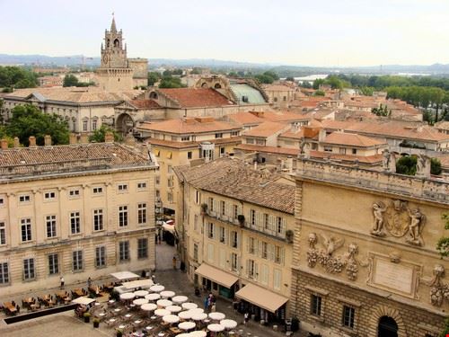  Avignon JeniFoto - www.shutterstock.com JeniFoto