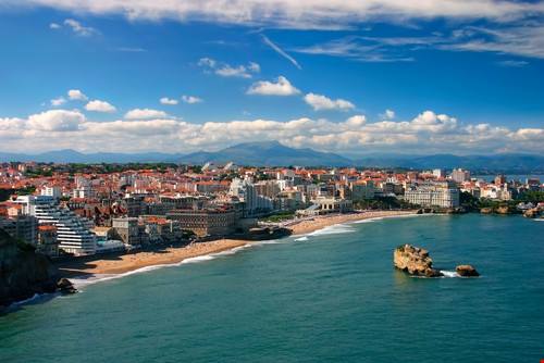 Questa cittadina sull'oceano è il segreto della Francia che in pochi conoscono: qui le spiagge sono da cartolina e le strade sembrano boulevard delll'800