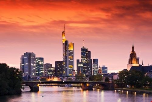  Frankfurt interlight - www.shutterstock.com interlight