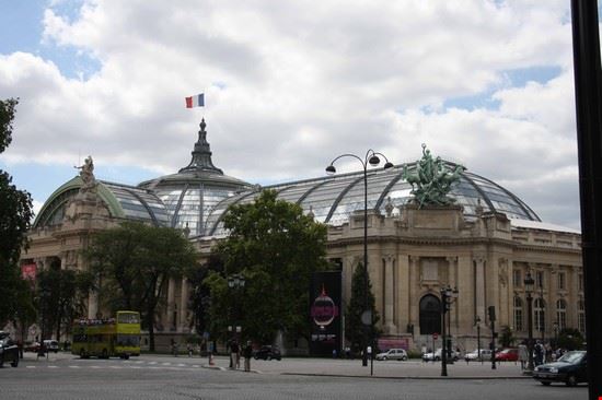 Galleria Nazionale du Grand Palais Il grand palais visto dagli Champs Elysée.  