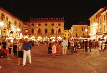 Piazza del popolo d'estate
