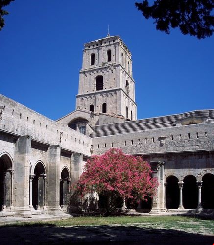 Chiesa di Saint Trophime - leonardo_da_gressignano	 - leonardo_da_gressignano	 - www.shutterstock.com