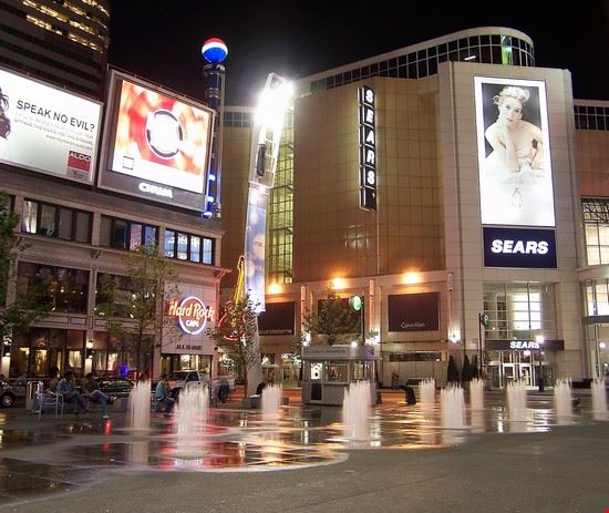 Eaton Centre Toronto Diego3336 - Creative Commons Diego3336