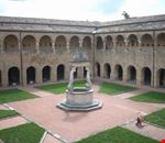 Il chiostro Il chiostro
