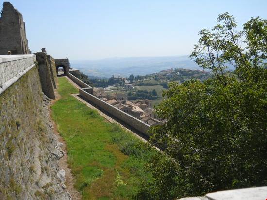 Il borgo-fortezza è un gioiello dell'Abruzzo d'altri tempi: da qui in certi giorni vedi anche la Croazia