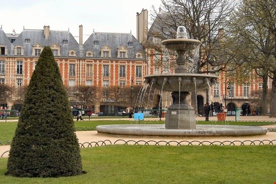Place des Vosges - Albo - Albo - www.shutterstock.com