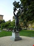 Una statua in omaggio a Rocky