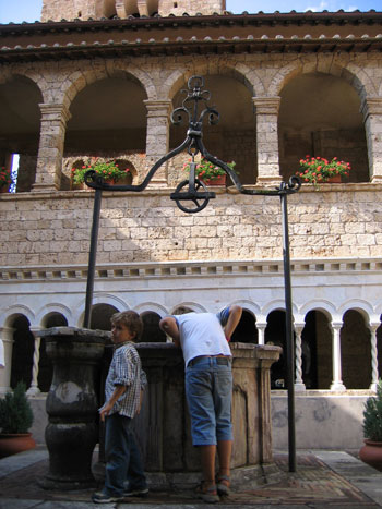 Santa Scolastica. Pozzo