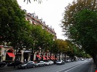Avenue Montaigne a Parigi