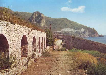 Spiaggia di Bazzano e resti della Villa di Tiberio