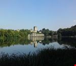 Passeggiata lungo il fiume Passeggiata lungo il fiume
