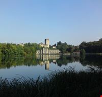 Passeggiata lungo il fiume Passeggiata lungo il fiume