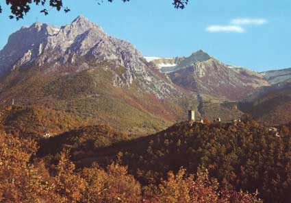 Il gruppo del Bove (m. 2169-2113) in autunno