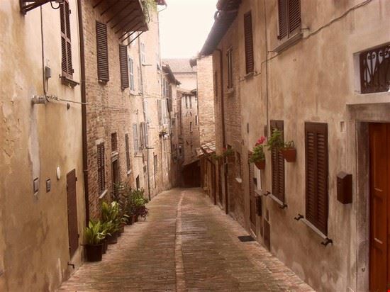 La città di Urbino Via del centro storico di Urbino  