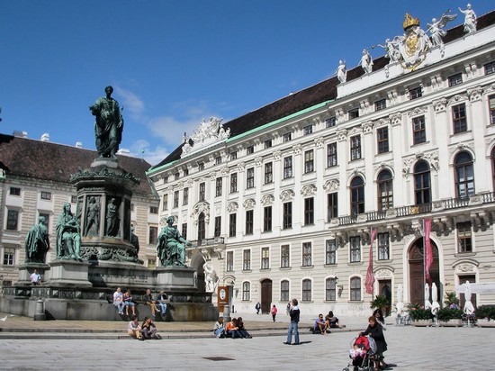 Una bella fontana all'Hofburg palace