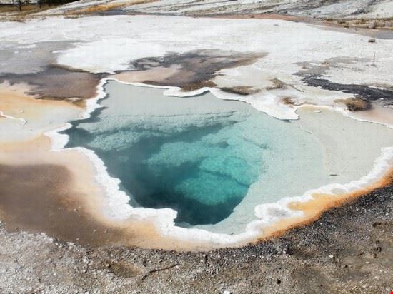  Yellowstone National Park  