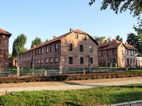 È il luogo della memoria per eccellenza, ed è il viaggio da fare almeno una volta nella vita per non dimenticare