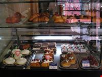 Dolci in una pasticceria di Napoli