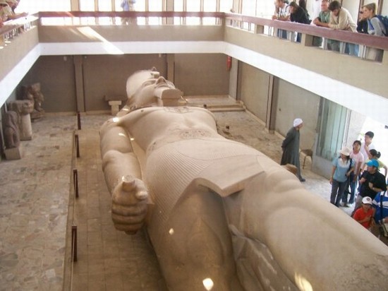 Memphi,statua di Ramses