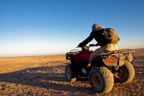 Moto Quad nel deserto - Khromov Alexey - Khromov Alexey - www.shutterstock.com