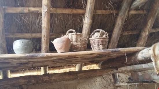 Interno Capanna del Villaggio Neolitico di Travo A Travo ci sono i resti e gli scavi archeologici di un villaggio del Neolitico. E stato realizzato un Parco Archeologico con la ricostruzione delle Capanne  