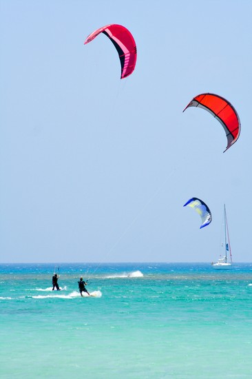 Kite-surfing a Fuerteventura