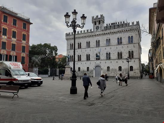 Piazza Mazzini Piazza Mazzini con l'ex Palazzo di Giustizia .  