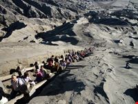 Sul cratere del vulcano