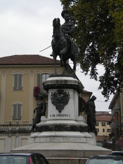 Statua a Re Umberto I