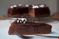 vienna torta sacher