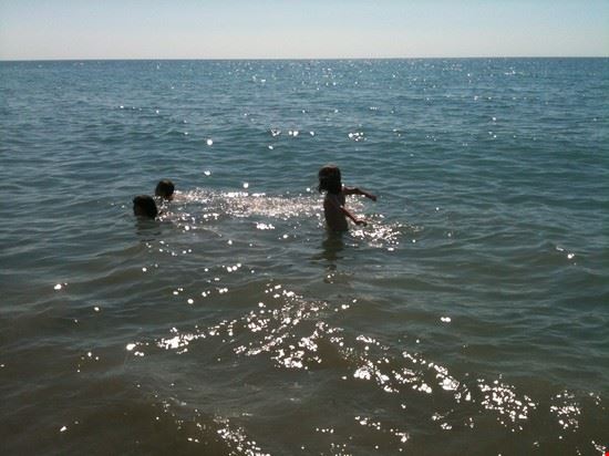  A giugno 2011 la spiaggia di Ceriale. CLima perfetto, acqua cristallina, e sabbia pulita anche se in spiaggia libera!  