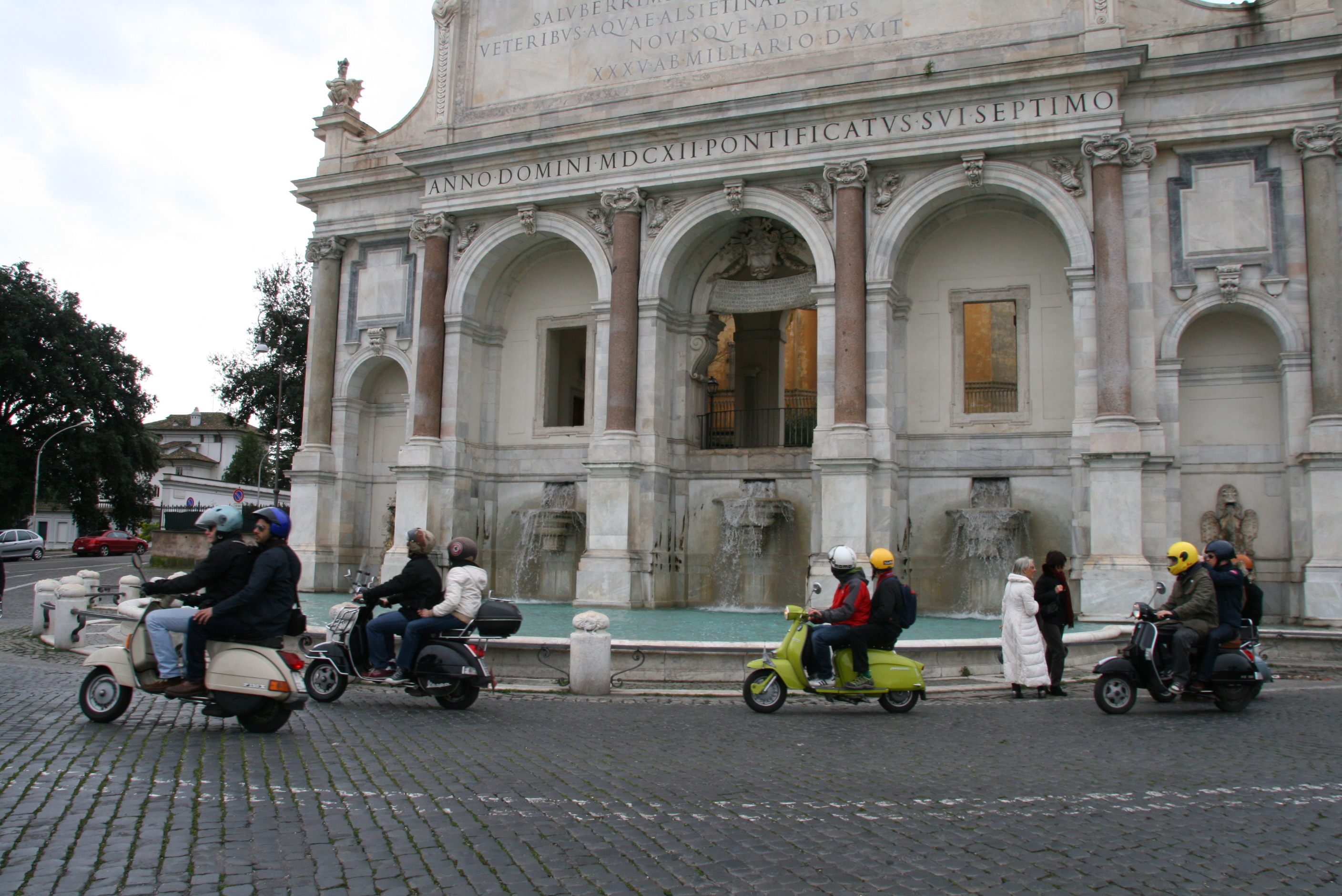 Roma Imperiale Vespa Tour con driver 4 ore