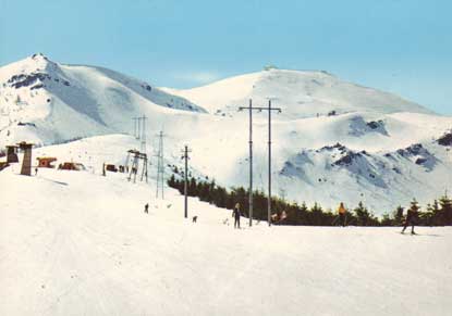 Piste a Passo del Lupo, sullo sfondo il Cimone