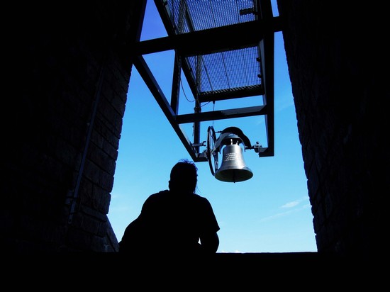 Con lo sguardo verso il cielo