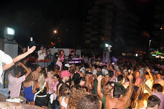  Rimini Banana Bungalow - Creative Commons Banana Bungalow