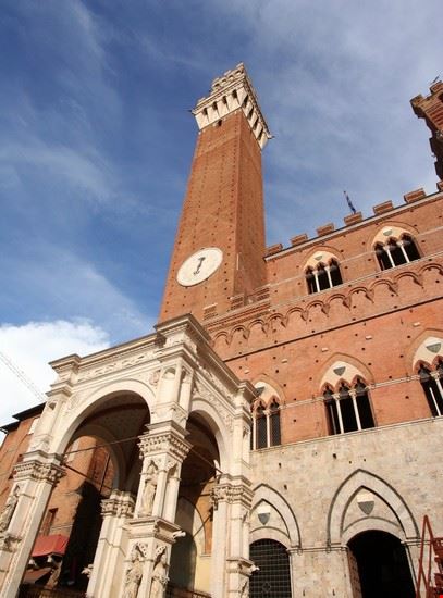 Palazzo Pubblico e Torre del Mangia Siena Rachelle Burnside - Shutterstock Rachelle Burnside