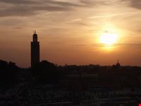 tramonto sulla piazza