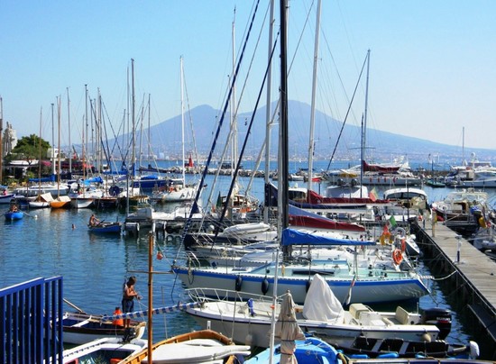 Il lungomare di Napoli.