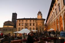 arezzo fiera antiquaria in piazza grande