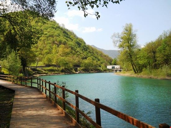  Lago artificiale lungo il torrente Vobbia  