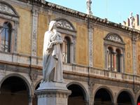 Statua di Dante