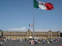 Palacio Nacional sullo sfondo della piazza