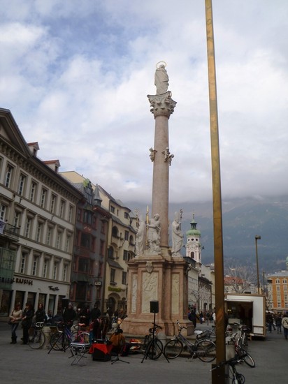 veduta posteriore della colonna di sant'anna