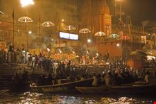 cerimonia serale sul ghat principale varanasi