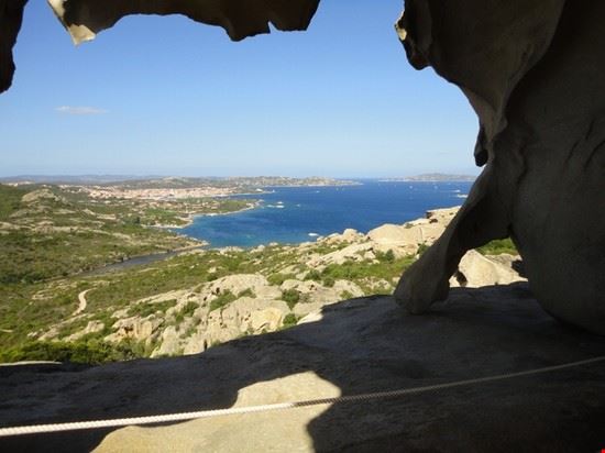 Roccia dell'Orso Vista da sotto la roccia  