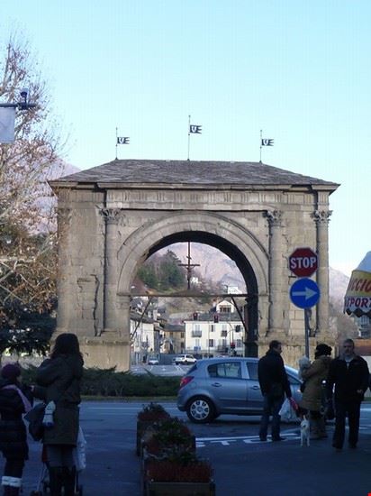 Arch of Augustus Aosta  