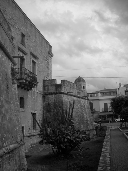 Veduta laterale del castello di Spadafora