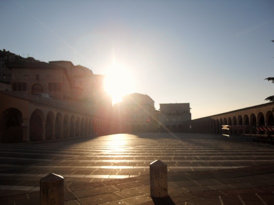 piazza basilica san francesco assisi