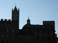 tramonto sui palazzi e sul duomo