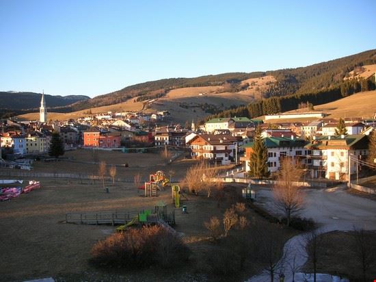 Gallio IL piccolo centro di Gallio visto dall'alto  